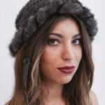 Cappello morbido inglesina con decorazione a rosa Visone tricot zaffiro