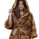 cappotto di visone orizzontale honey con cappuccio modello kimono con cinta 46
