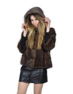 Giacca donna in pelliccia di visone orizzontale colore fango 48 con cappuccio