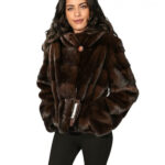 Pelliccia mogano 48 donna giacca con cappuccio e lavorazione orizzontale con coulisse vita