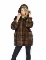 50 Horizontaler Demi-Nerz-Pelzsaum und -ärmel und Kapuzenmantel aus Vollleder