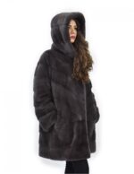 Кофейное пальто 46 горизонтальная норка и поперечный меховой капюшон 88 см — изображение 4