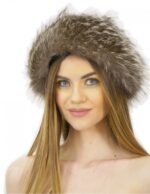 Cappello in pelliccia di volpe argentata e velluto elegante morbido