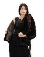 Mahagoni Kapuzenjacke Größe 44 horizontales Nerzfell mit Ledergürtel Außentaschen – Bild 7