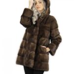 Giacca con cappuccio scanbrown lungo 80 cm taglia 44 pelliccia di visone orizzontale con cintura in pelle tasche esterne