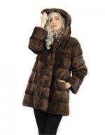 Giacca con cappuccio scanbrown lungo 80 cm taglia 44 pelliccia di visone orizzontale con cintura in pelle tasche esterne