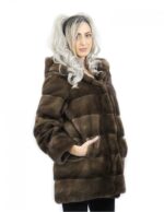 80 cm lange, scanbrown Kapuzenjacke Größe 44 horizontaler Nerzpelzmantel mit Ledergürtel Außentaschen – Bild 4