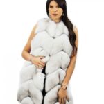 Gilet di pelliccia di volpe 50 bianco e nero con pelli intere lavorate a spiga con pelle scamosciata