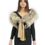 Stola in pelliccia di volpe scollo omerale beige con sciarpa da allacciare accessorio