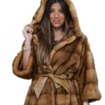 Cappotto 46 di visone orizzontale honey con cappuccio modello kimono con cinta