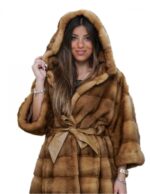 Cappotto 46 di visone orizzontale honey con cappuccio modello kimono con cinta