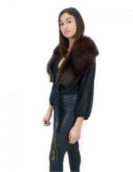 Stola in pelliccia di volpe marrone con nastri decorati con paillette foderato in tessuto a quadri