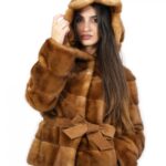 Giacca 50 visone orizzontale cappuccio cintura scamosciata tasche esterne