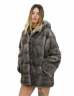 Mantel 48 cm lang 76 cm blaue Iris in horizontalem Nerz mit Kapuze mit Außentaschen – Bild 3