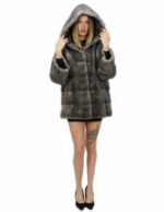 Cappottino 54 lungo 76 centimetri blu iris in visone orizzontale con cappuccio con tasche esterne