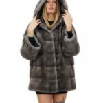 Cappottino 54 lungo 76 centimetri blu iris in visone orizzontale con cappuccio con tasche esterne