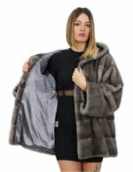 Cappottino 54 lungo 76 centimetri blu iris in visone orizzontale con cappuccio con tasche esterne