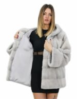 Mantel 48 cm lang 76 cm Saphir in horizontalem Nerz mit Kapuze mit Außentaschen – Bild 7