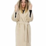 Cappotto in cashmere 52 di alta qualita colore beige con cappuccio e tasche esterne