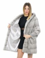 Grauer horizontaler Nerzmantel mit Kapuze 46 84 cm lang mit Außentaschen – Bild 7