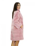 Cappotto lungo 94 cm in pelliccia di visone rosa con collo pistagna maniche lunghe lavorazione orizzontale