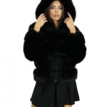 Giacca 46 volpe voluminosa nera con lavorazione orizzontale a pelle intera con cappuccio foderato in pelle di volpe