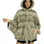 48/54 Mantella visone con lavorazione orizzontale a pelle intera blue iris con cappuccio e cintura in vita