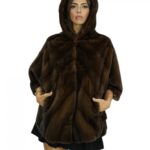 Mogano 50/56 mantella di visone con lavorazione trasversale a pelle intera cappuccio e spacchi laterali