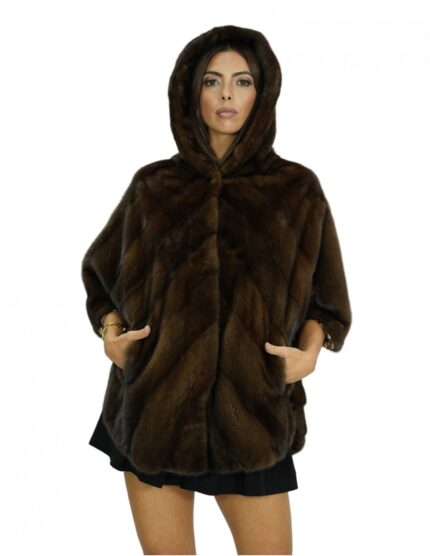 Mogano 50/56 mantella di visone con lavorazione trasversale a pelle intera cappuccio e spacchi laterali