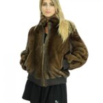 Giacca 40 bomber in pelliccia visone marrone con lavorazione a pelle intera ed elastico ai polsi