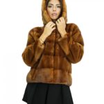 Giacca 44 pelliccia di visone gold scuro lavorazione a pelli intere orizzontale con cappuccio foderato in pelliccia e manica