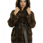 Cappotto 44 lungo 82 centimetri in pelliccia di visone demi marrone con cappuccio con bottone e cinta pelle