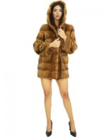 42 cm langer Mantel aus goldenem Nerzfell mit pelzgefütterter Kapuze und Knopf- und Gürtelverschluss – Bild 5