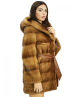 42 cm langer Mantel aus goldenem Nerzfell mit pelzgefütterter Kapuze und Knopf- und Gürtelverschluss – Bild 4