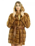 82 cm langer 44 cm langer Mantel aus goldenem Nerzfell mit pelzgefütterter Kapuze und Knopf- und Gürtelverschluss