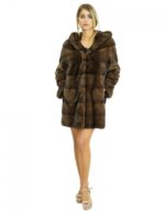 46 Demi cappotto pelliccia di visone lavorazione orizzontale maniche lunghe cappuccio foderato pelliccia visone