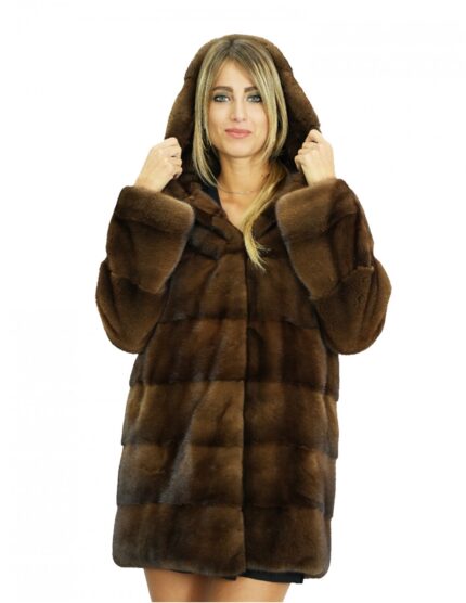 Cappotto pelliccia visone demi 46 con lavorazione orizzontale maniche lunghe e cappuccio foderato in pelliccia lungo 80 cm