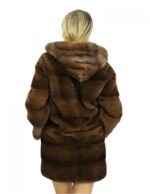 Cappotto pelliccia visone demi 46 con lavorazione orizzontale maniche lunghe e cappuccio foderato in pelliccia lungo 80 cm