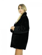 78 cm langer Lammfellmantel 56 schwarz mit Paspelkragen, langen Ärmeln, Knopfverschluss und Tassentaschen – Bild 3