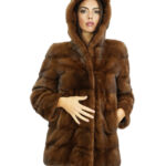 Cappotto 44 lungo 74 centimetri pelliccia di visone gold scuro con cappuccio foderato pelliccia visone e chiusura ganci