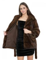 Demi 44 Nerzfelljacke mit Brustkragen und horizontalem Revers mit innenliegenden Haken und Gürtelverschluss – Bild 7