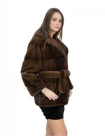 Demi 46 Nerzfelljacke mit Brustkragen und horizontalem Revers mit innenliegenden Haken und Gürtelverschluss – Bild 4