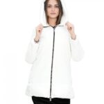 Piumino bianco panna 46 con stoffa sul davanti e sulle maniche lunghe cappuccio zip