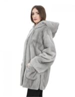 Шуба из норки цвета сапфира 48 с капюшоном из натуральной кожи с застежкой-молнией по бокам и крючками — изображение 3