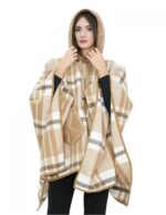 Poncho mantella in lana con inserti in piumino marrone fantasia a quadri con cappuccio e chiusura bottoni tasche esterne