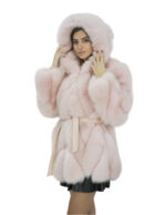 Женская пудрово-розовая куртка из поперечной лисы цвета 46 с меховым капюшоном с крючками с длинными рукавами — изображение 3