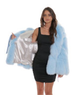 Женская светло-голубая куртка из лисы с поперечным меховым капюшоном 44 цвета с поясом с длинными рукавами — изображение 7