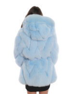 Женская светло-голубая куртка из лисы с поперечным меховым капюшоном 48 с поясом с длинным рукавом — изображение 6
