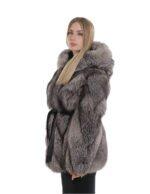 Женская 42 серебристая серебристая куртка из лисы с поперечным меховым капюшоном и поясом с длинным рукавом — изображение 3