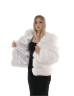 64 cm lange Jacke 44 Fuchsfelloptik weiß horizontale Verarbeitung mit langen Ärmeln und Kapuze – Bild 7